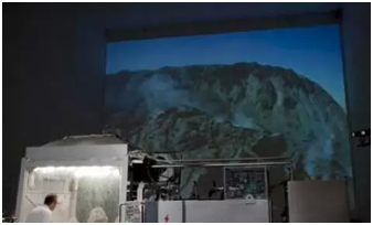 图二：1小时等于1亿年——素园造石机—操作全景，2010年，今日美术馆.png